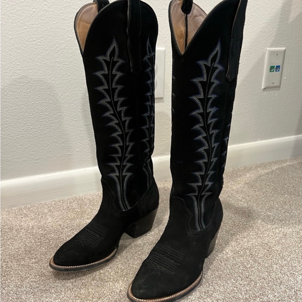 ISO—-CITY Brand Boots, The Northside Style. Looking to buy not sell. Size 5.5